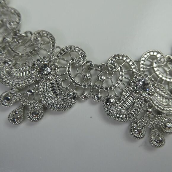Bay to Baubles Silver Tone Filigree Bib Statement Necklace Adjustable NEW NWT - Picture 3 of 6
